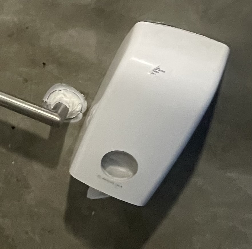 Bidet/tissue/tabo photo