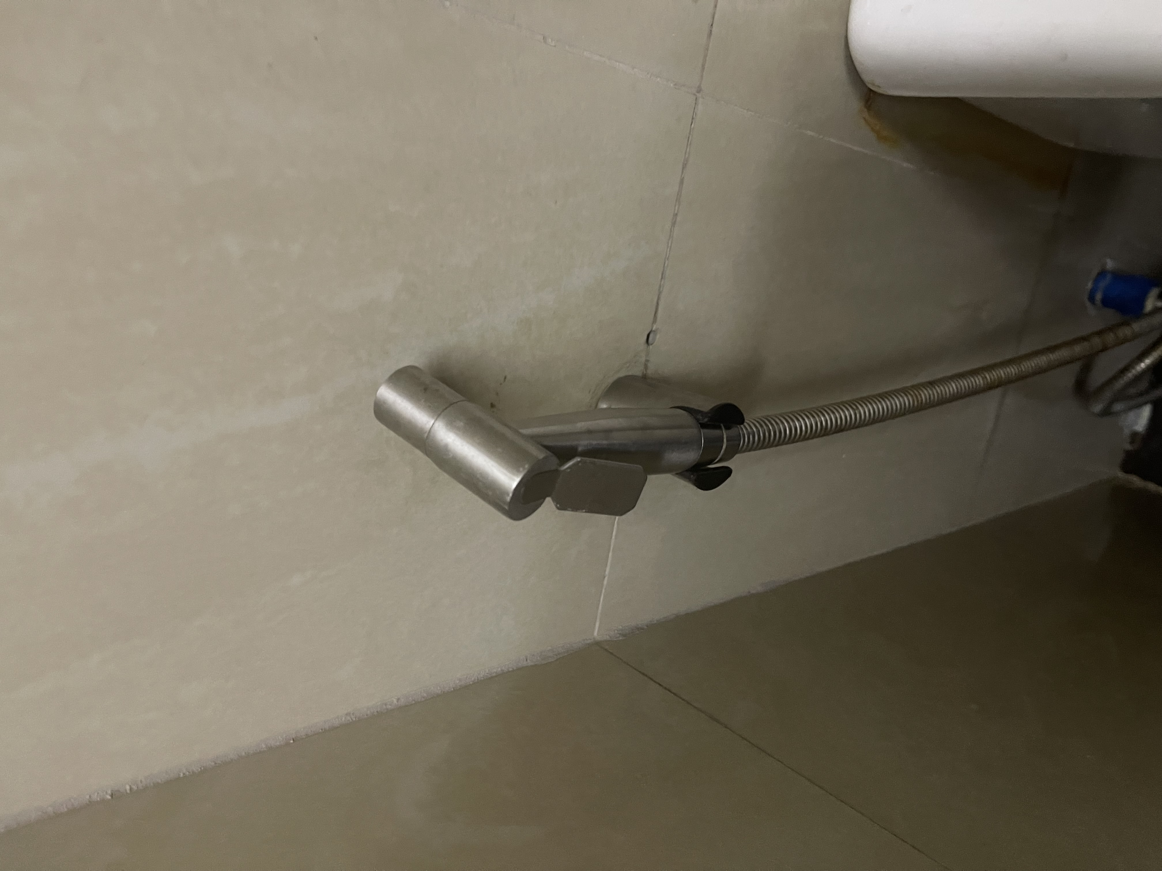 Bidet/tissue/tabo photo